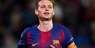 Барса продължи с Де Йонг