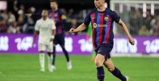 Барселона преговаря с Де Йонг