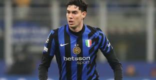 Барселона следи внимателно защитника на Интер Бастони 