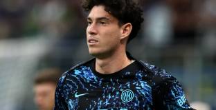 Барселона все още се интересува от Бастони