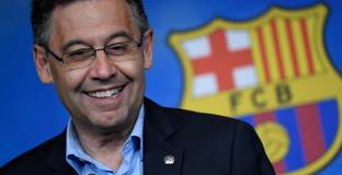 Бартомеу е готов да напусне Барселона, за да остане Меси