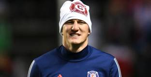 Аматьори предложиха бира за подписа на Швайни