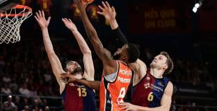 Байерн победи Барселона в Евролигата