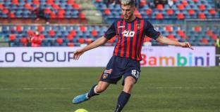 Роден национал с гол и червен картон в Италия