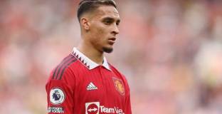 Бербатов: Антони трябва да спре с глупавите финтове