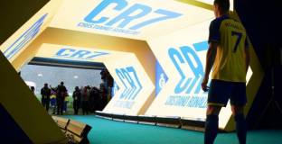   Бизнесмен плати 2.5 милиона за билет за мача на Меси и Роналдо 