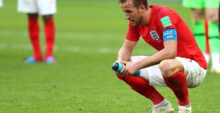 Феновете на Брентфорд освиркваха Кейн