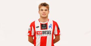 Футболист се бори за живота си след кръвоизлив в мозъка