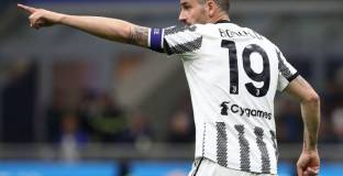 Бонучи окачва обувките догодина