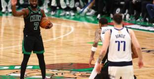 Бостън увеличи преднината си 