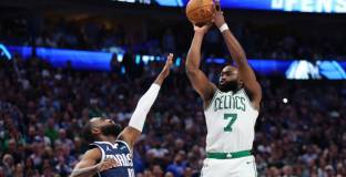 Бостън е на победа от титлата в НБА