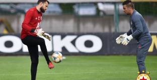 Феновете на Локо Пловдив замериха с камък вратаря на ЦСКА - смърфовете ги грози санкция