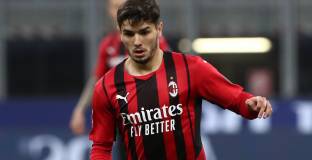 Милан продължи наема на Диас