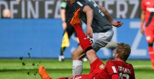 Байер Леверкузен - Аугсбург 0:0 