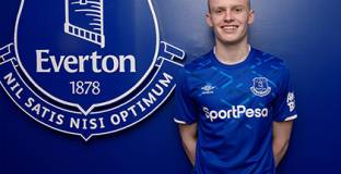 Брантуейт подписа нов договор с Евертън 