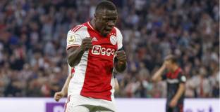 Тен Хаг иска да купи Броби