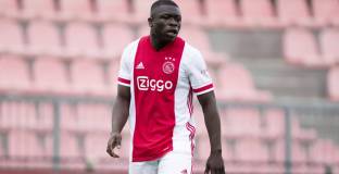  Ман Юнайтед се интересува от Броби