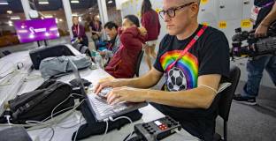 Починалият журналист е публикувал критична статия за Световното