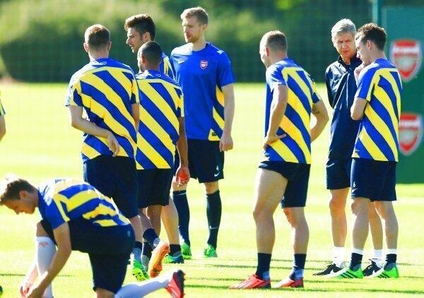 По този начин изглеждат новите тренировъчни екипи на Арсенал