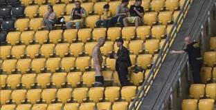 Задържаха запалянкото на Ботев, който се съблече на „Колежа”