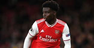 Сака е близо до нов контракт с Арсенал
