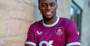 Бърнли привлече халф на Челси