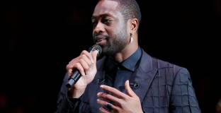 Бившата жена на Дуейн Уейд го обвини за смяна на пола на детето 