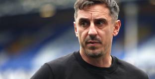 Невил: Ливърпул е огромен фаворит за титлата 