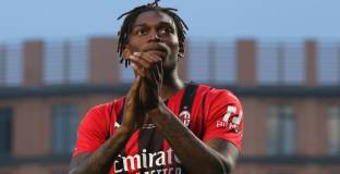 Челси започна преговори за Леао