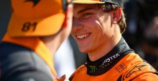 Пиастри с безапелационна победа на Зандвоорт, Верстапен втори