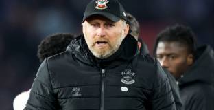  Саутхемптън обмисля да уволни Хазенхютъл