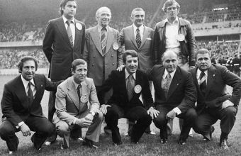28 май 1975 г. финал за КЕШ Байерн - Лийдс (2:0). Колективна снимка на футболните легенди преди мача.
