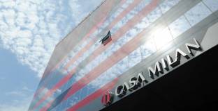 Роко Комисо представи официално предложение за покупка на Милан 