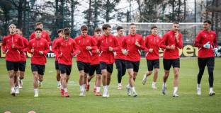 България проведе първа тренировка в Индонезия