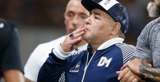 Барса и Бока Хуниорс ще се срещнат в памет на Марадона