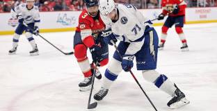 Далас изравни серията, Флорида на крачка от краен успех