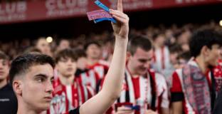 Феновете на Атлетик протестираха срещу Барселона