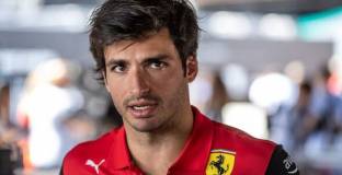 Карлос Сайнц отказа да подпише фланелка на Барса