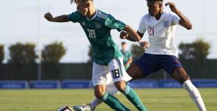 Ливърпул и Ман Юнайтед се интересуват от звезда на Вила