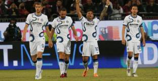 Интер победи Каляри и ще диша до последно във врата на Милан