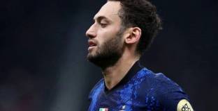 Чалханоглу: Искам да продължа да играя за Интер 