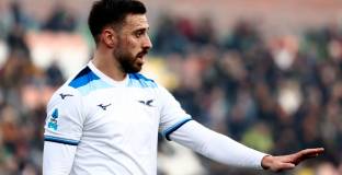 Челси и Интер се интересуват от защитник на Лацио