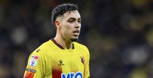 Челси и Страсбург се интересуват от нападател на Уотфорд