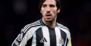 Челси проявява интерес към  халф на Нюкасъл 