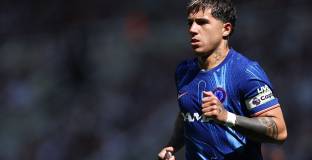 Челси не планира да продава Енцо Фернандес