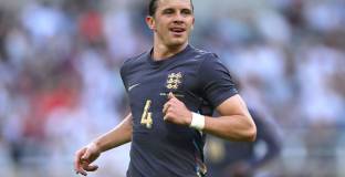 Челси отстрани Галахър от тренировки