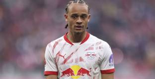 Челси се интересува от Шави Симонс