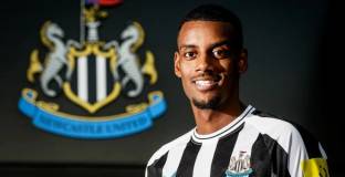 Челси отново се свърза с Нюкасъл за Исак