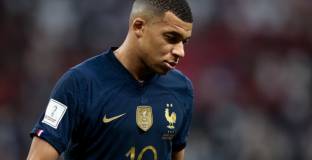 Сър Хърст подкрепи Мбапе