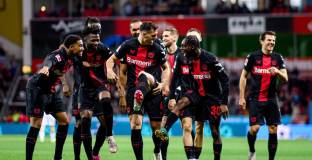 Байерн Мюнхен поздрави Байер 